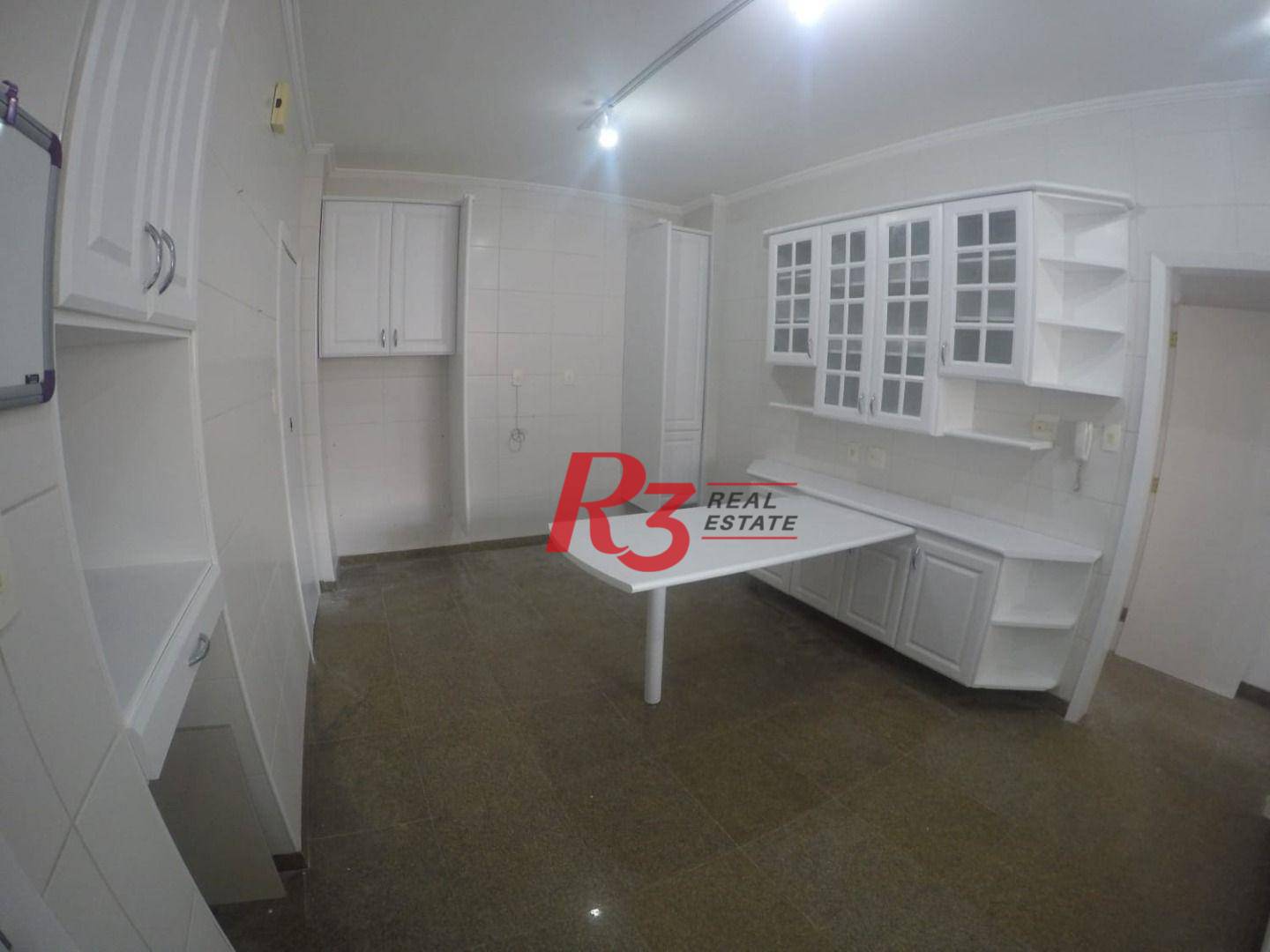 Apartamento à venda com 4 quartos, 240m² - Foto 2