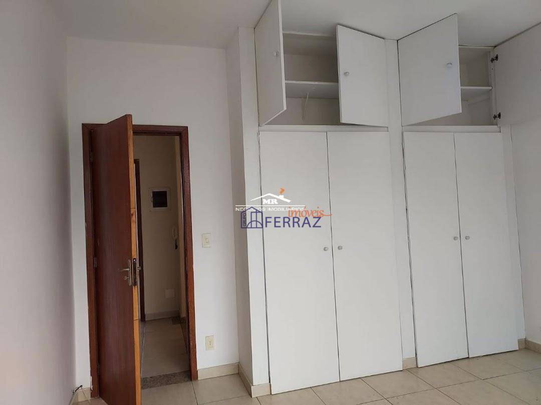 Casa à venda com 4 quartos, 200m² - Foto 12