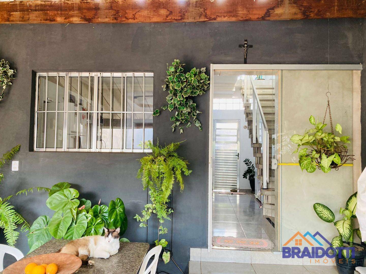 Casa à venda com 2 quartos, 90m² - Foto 1