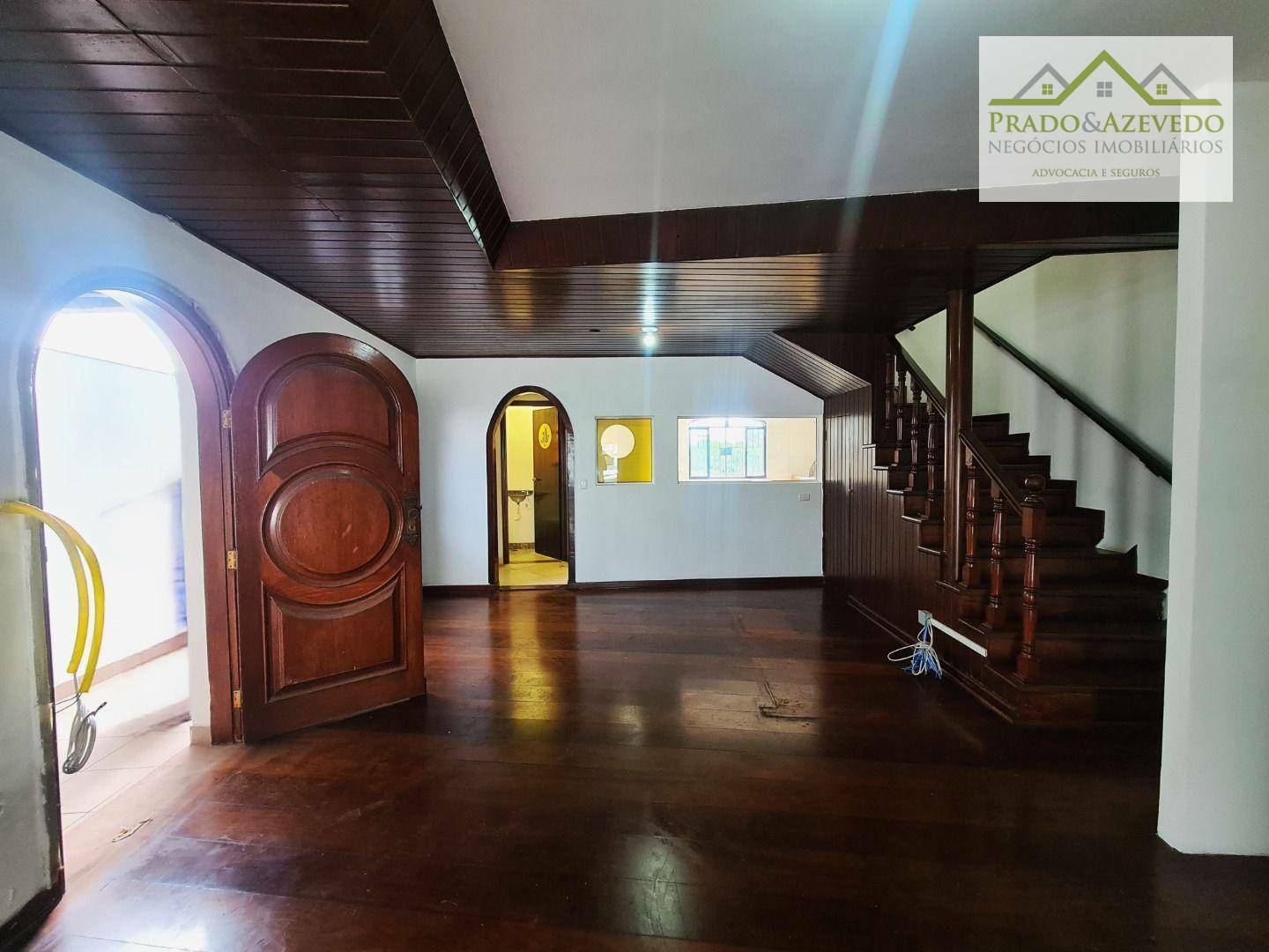 Casa à venda e aluguel com 3 quartos, 147m² - Foto 1