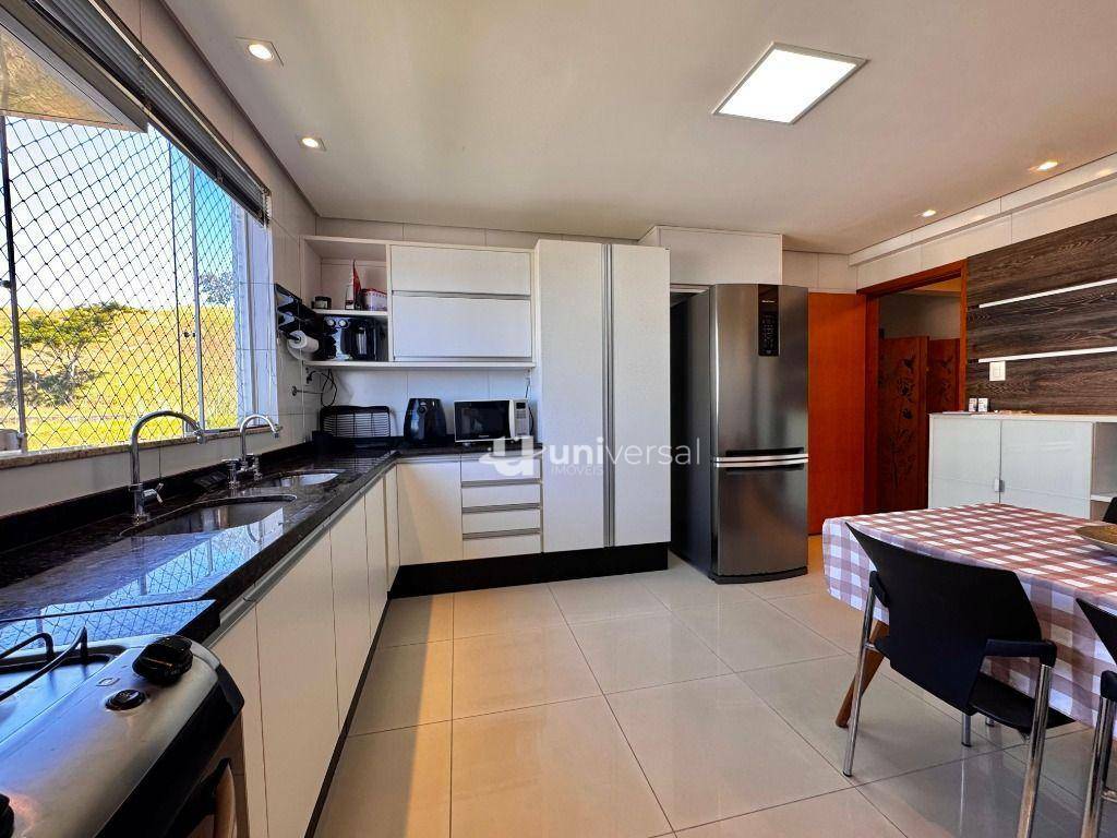 Apartamento à venda com 4 quartos, 208m² - Foto 28