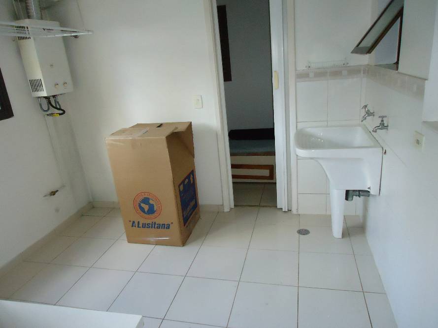 Apartamento para alugar com 3 quartos, 130m² - Foto 13