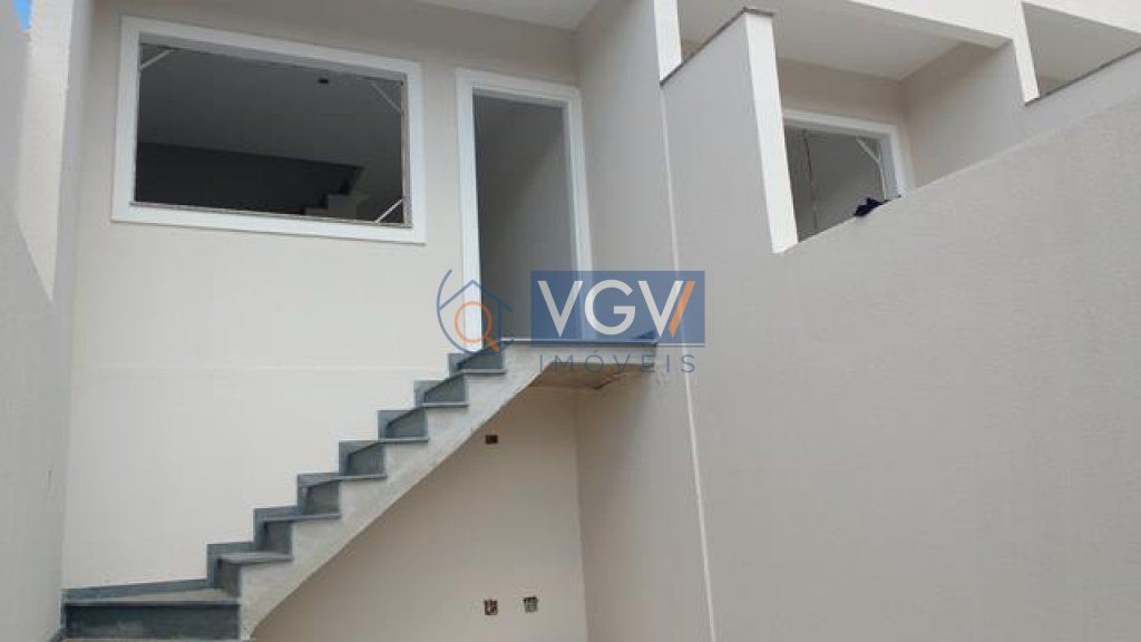 Casa à venda com 2 quartos, 70m² - Foto 3