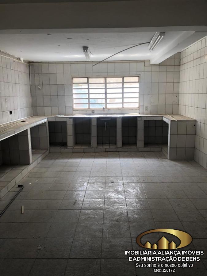 Casa à venda com 4 quartos, 320m² - Foto 15