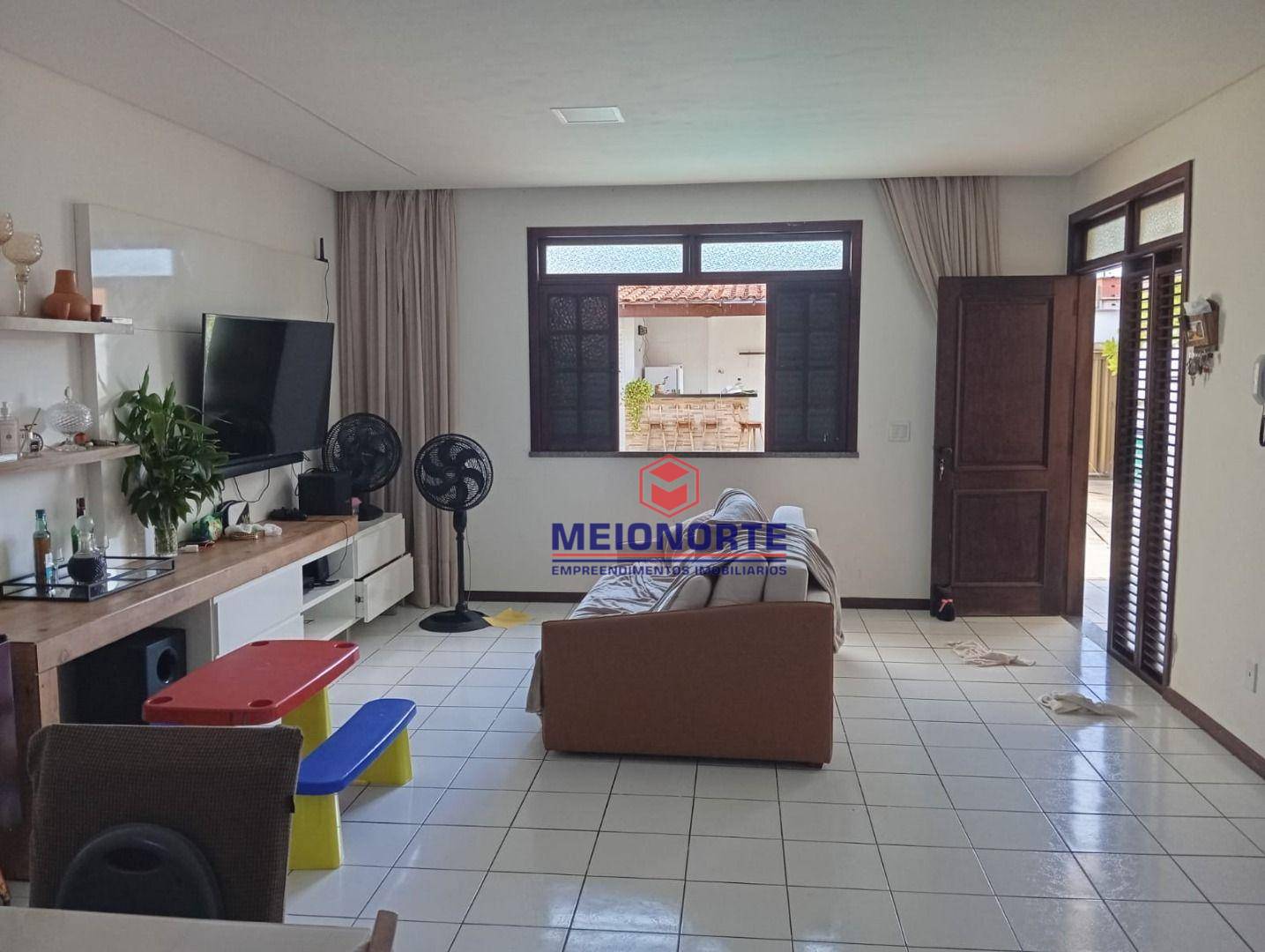 Casa à venda com 3 quartos, 150m² - Foto 1