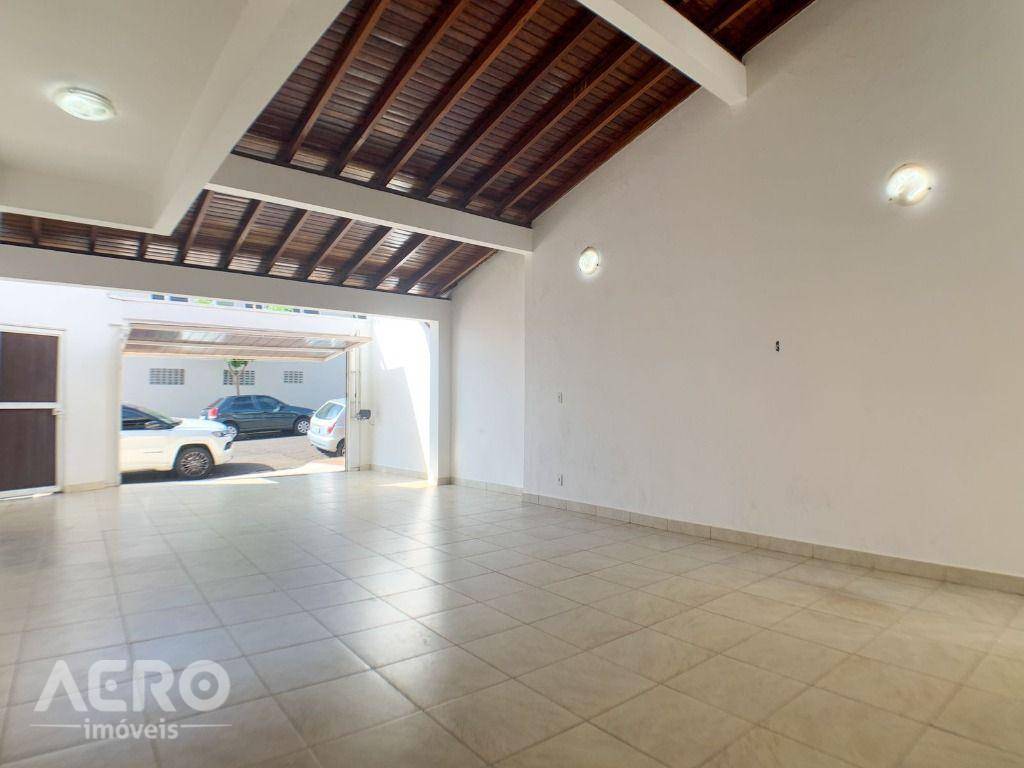 Casa à venda com 3 quartos, 255m² - Foto 3