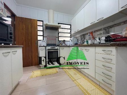 Casa à venda com 3 quartos, 350m² - Foto 7