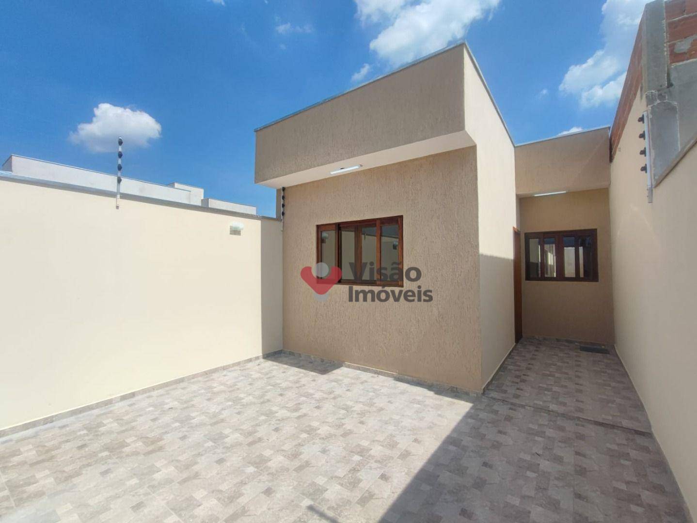 Casa à venda com 2 quartos, 66m² - Foto 1