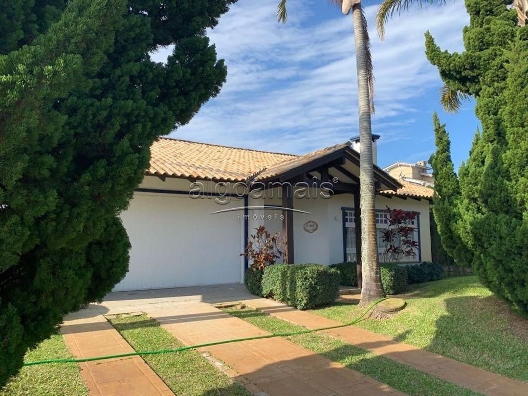 Casa de Condomínio à venda com 5 quartos, 299m² - Foto 1