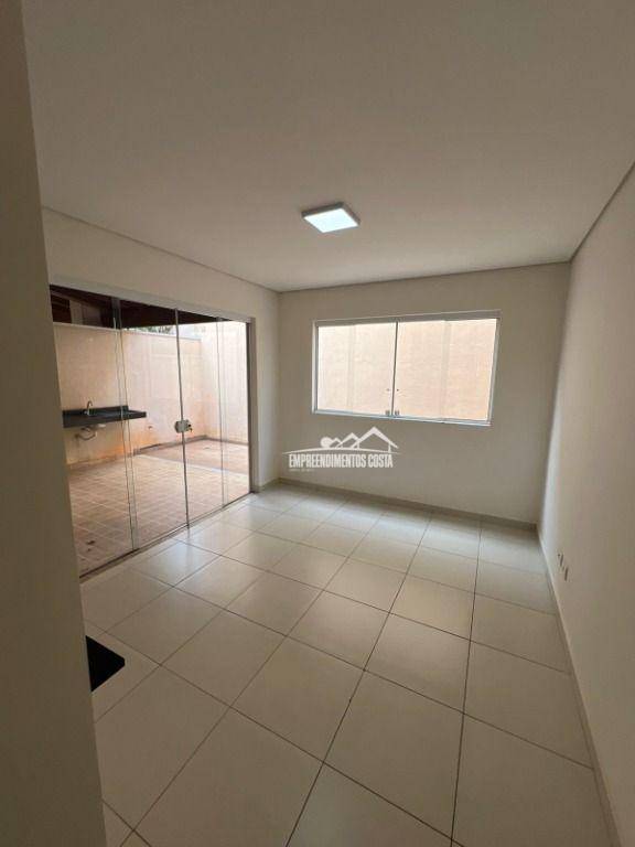 Casa de Condomínio para alugar com 3 quartos, 125m² - Foto 3