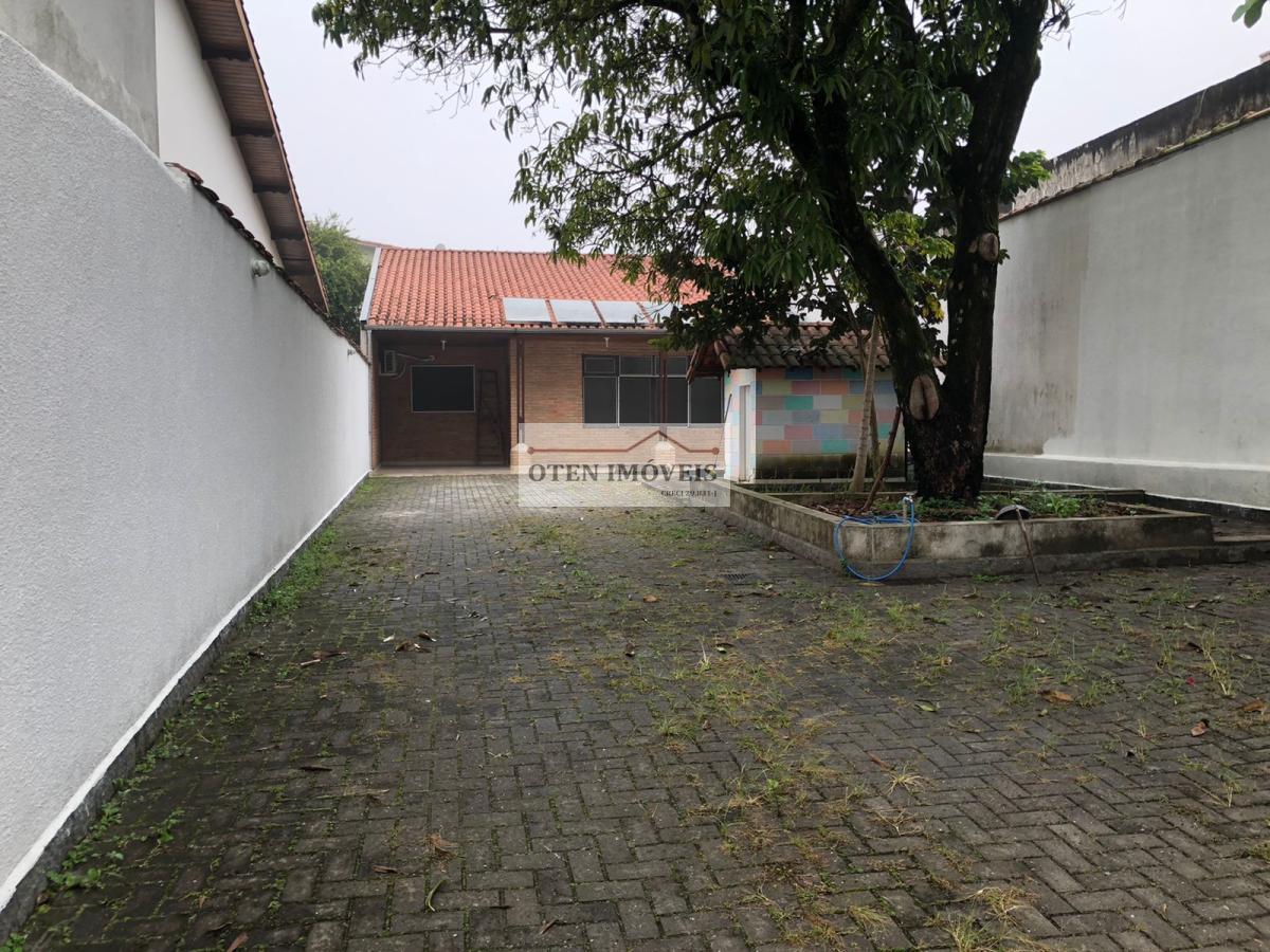 Casa à venda com 4 quartos, 120m² - Foto 2