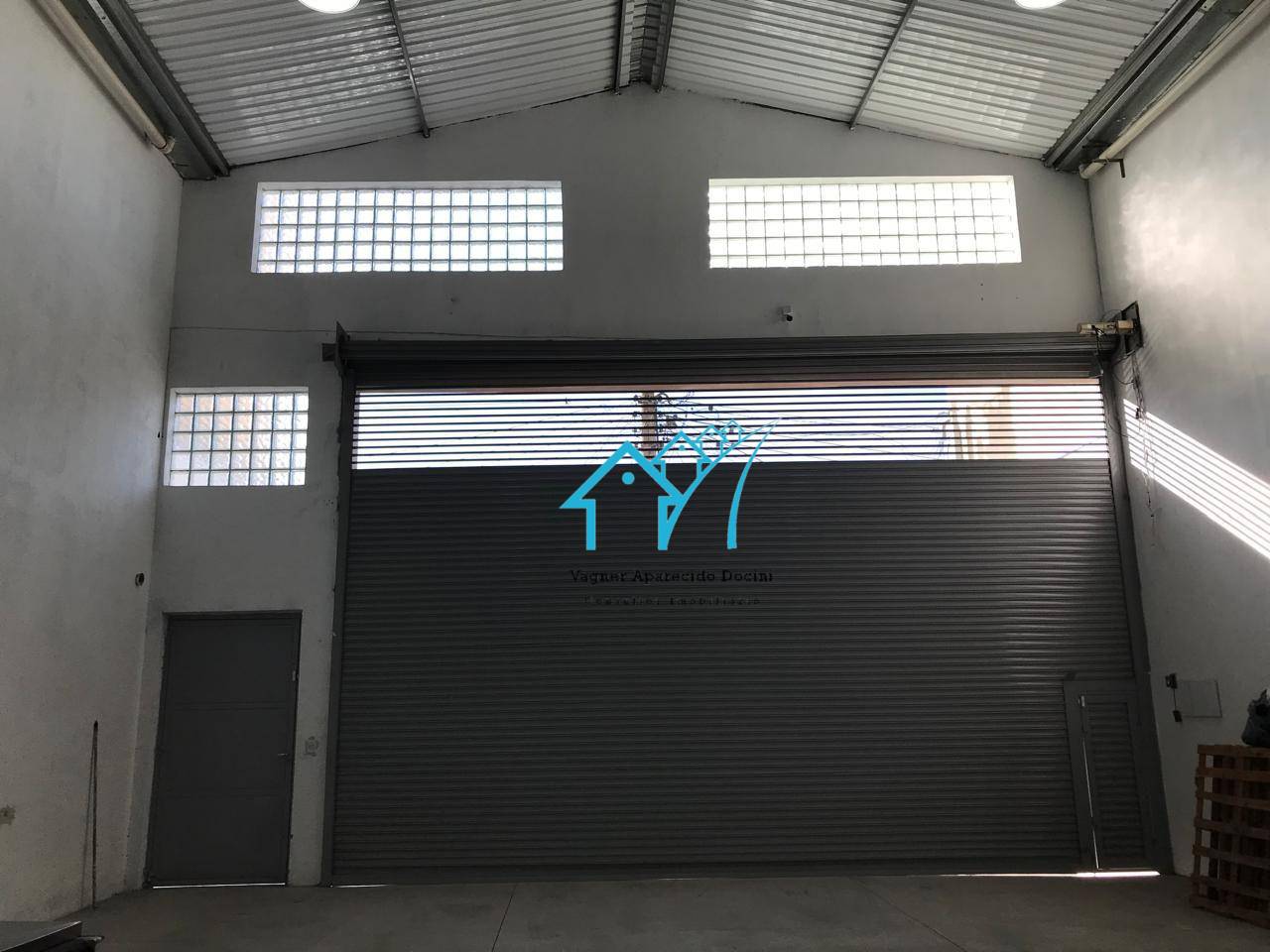 Depósito-Galpão-Armazém para alugar, 400m² - Foto 1