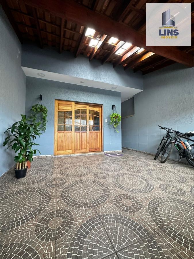 Casa à venda com 2 quartos, 100m² - Foto 1