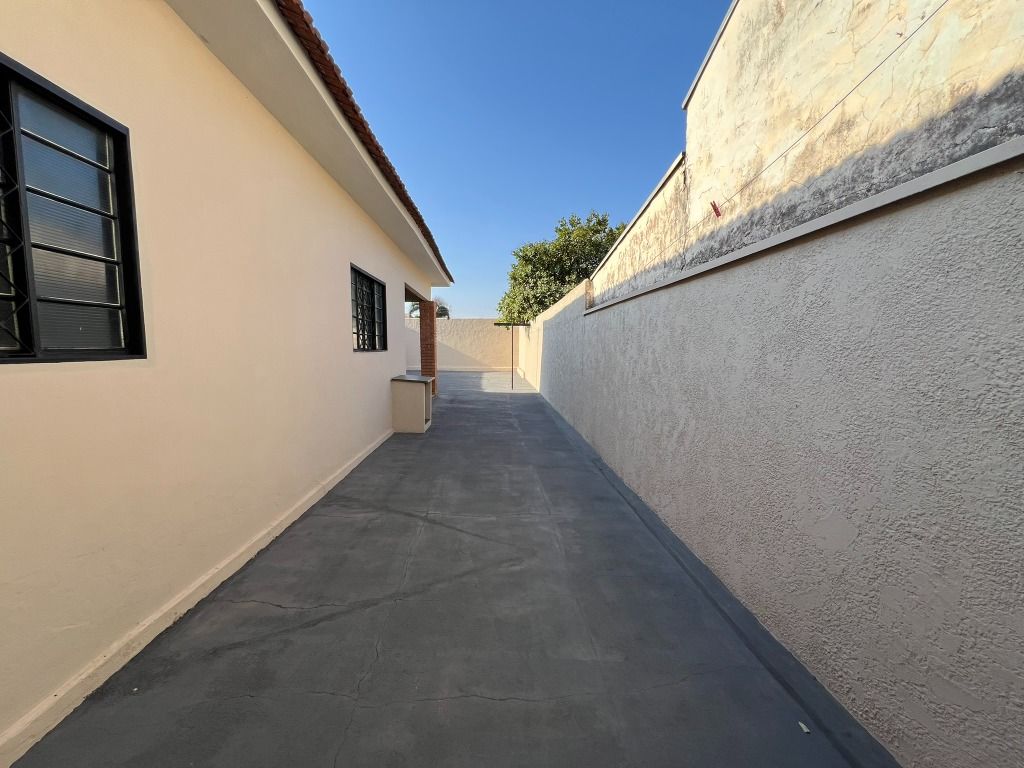 Casa à venda com 3 quartos, 217m² - Foto 14