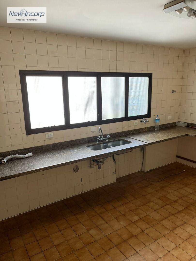 Apartamento à venda com 3 quartos, 233m² - Foto 4