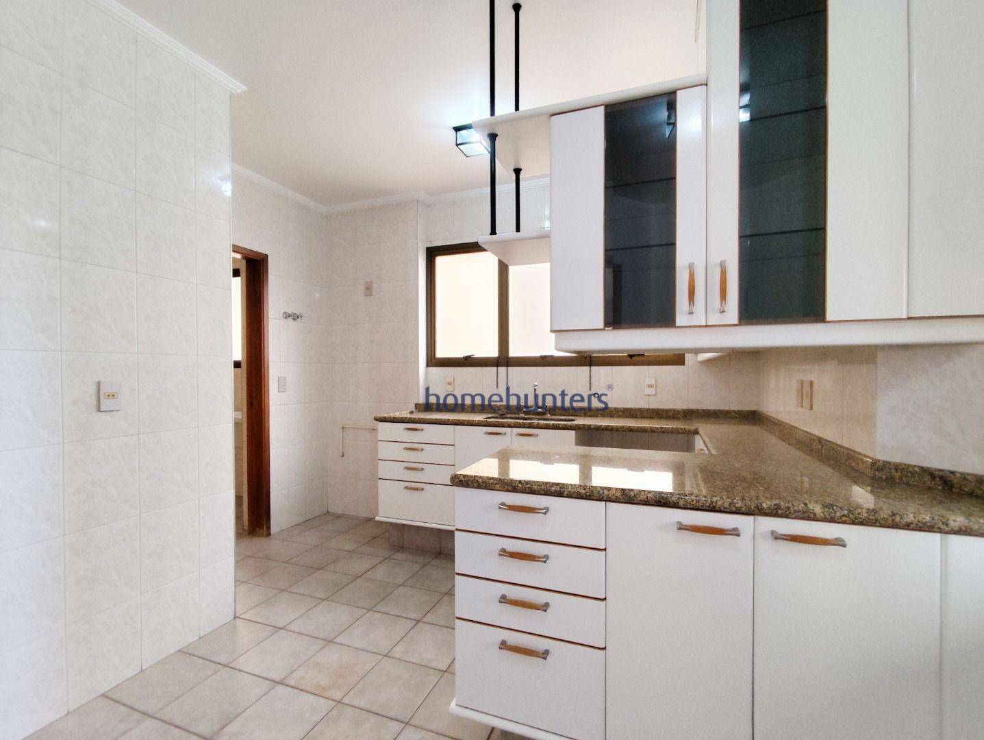 Apartamento para alugar com 3 quartos, 160m² - Foto 18