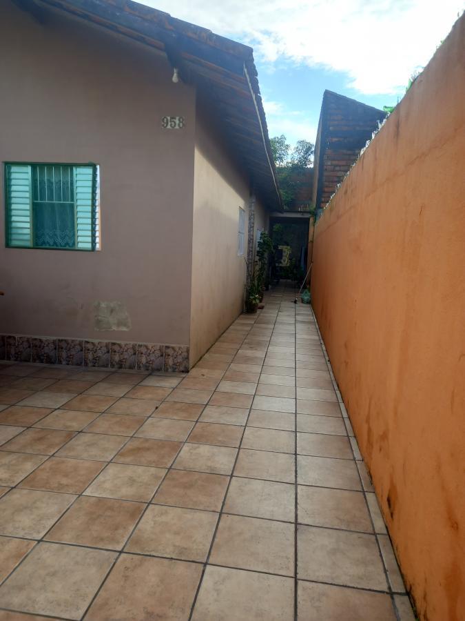 Casa à venda com 2 quartos, 150m² - Foto 1