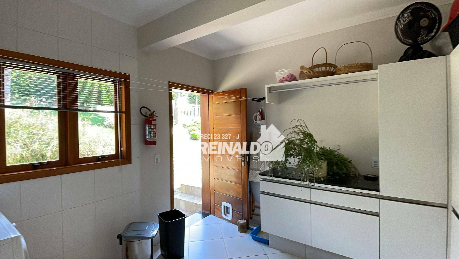 Casa de Condomínio à venda com 3 quartos, 250m² - Foto 31