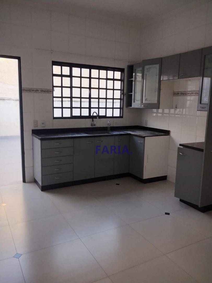 Casa, 3 quartos, 230 m² - Foto 4