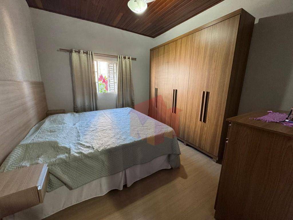 Casa à venda com 5 quartos, 200m² - Foto 10