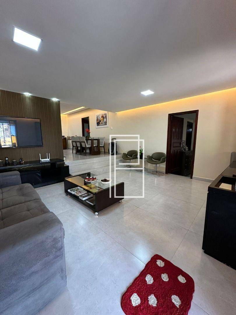 Casa à venda com 3 quartos, 290m² - Foto 2