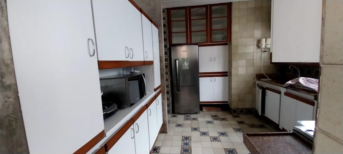 Casa à venda com 4 quartos, 240m² - Foto 16