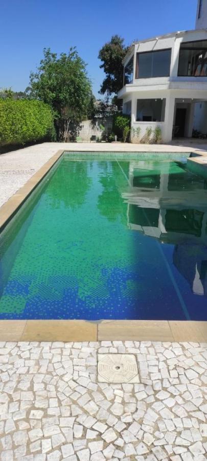 Casa para alugar com 5 quartos, 1360m² - Foto 1
