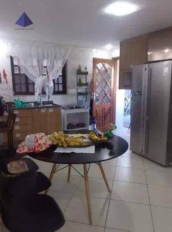 Sobrado à venda com 4 quartos, 218m² - Foto 1