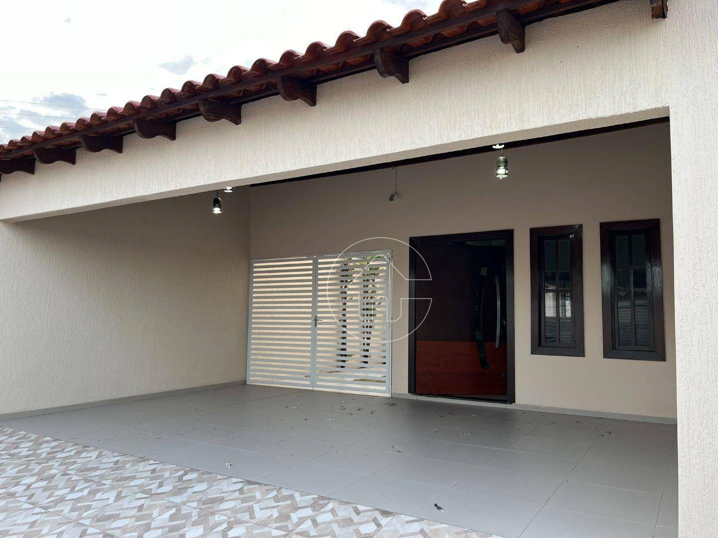 Casa à venda com 3 quartos, 198m² - Foto 1