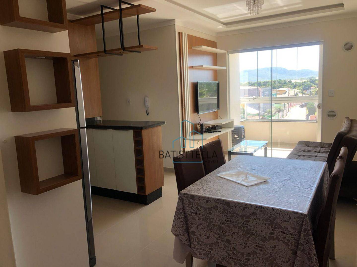 Apartamento à venda com 2 quartos, 70m² - Foto 1