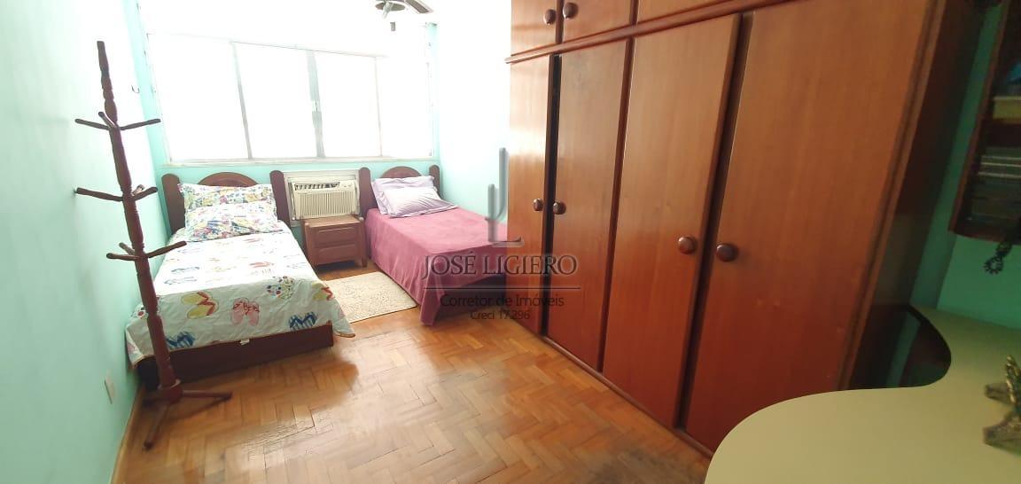 Apartamento à venda com 3 quartos, 146m² - Foto 9