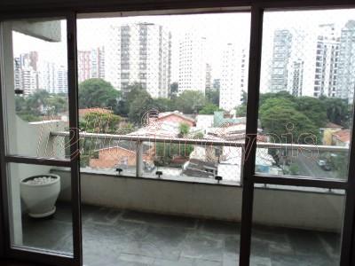 Apartamento para alugar com 3 quartos, 200m² - Foto 2