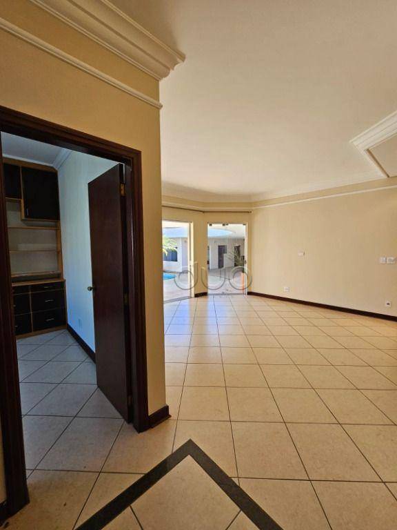 Casa de Condomínio para alugar com 3 quartos, 390m² - Foto 2