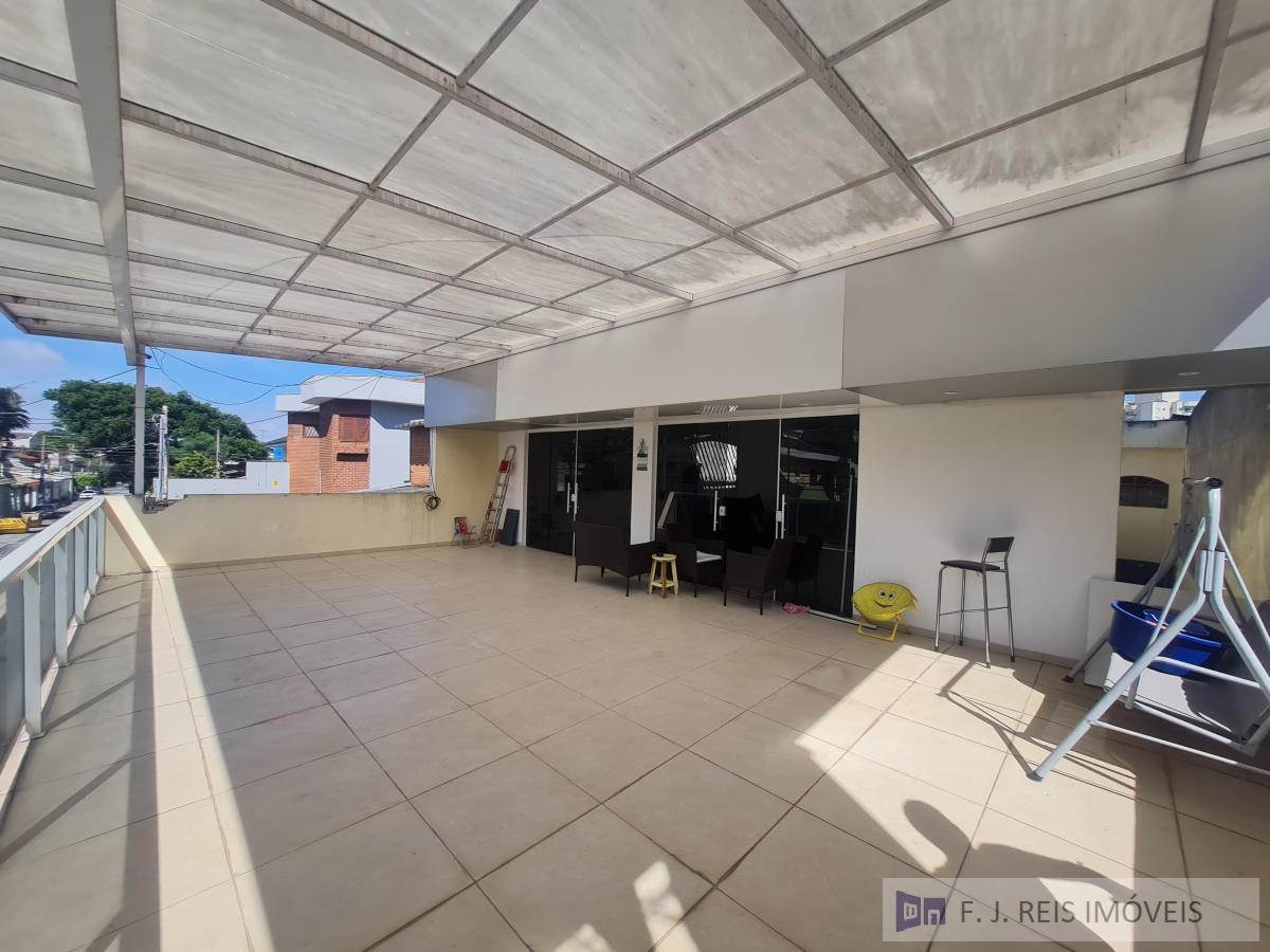 Casa à venda com 4 quartos, 550m² - Foto 3