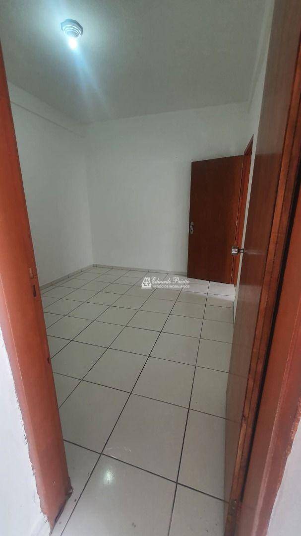 Casa para alugar com 2 quartos, 175m² - Foto 6