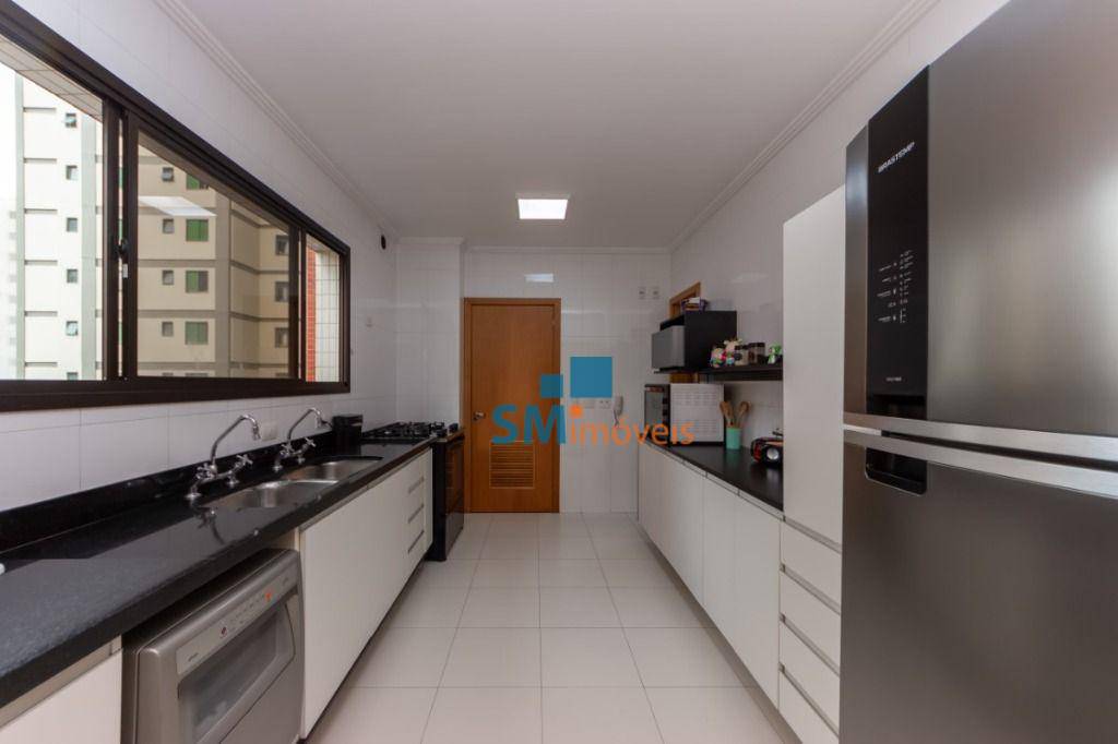 Apartamento à venda com 4 quartos, 208m² - Foto 1