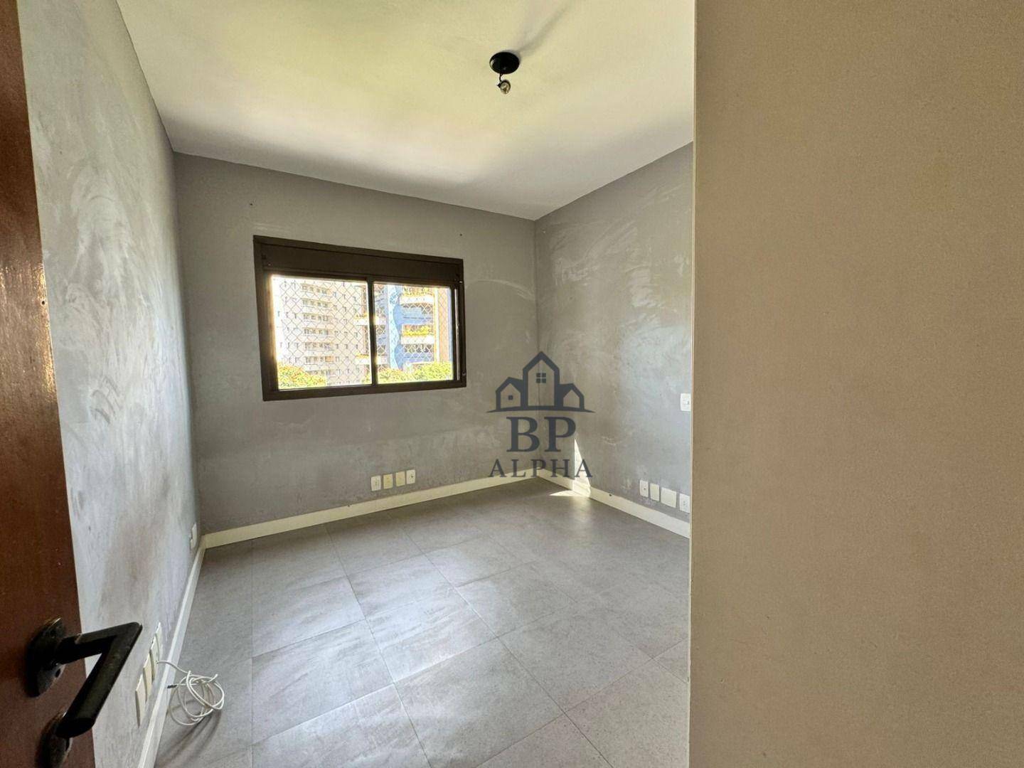 Apartamento para alugar com 3 quartos, 130m² - Foto 11