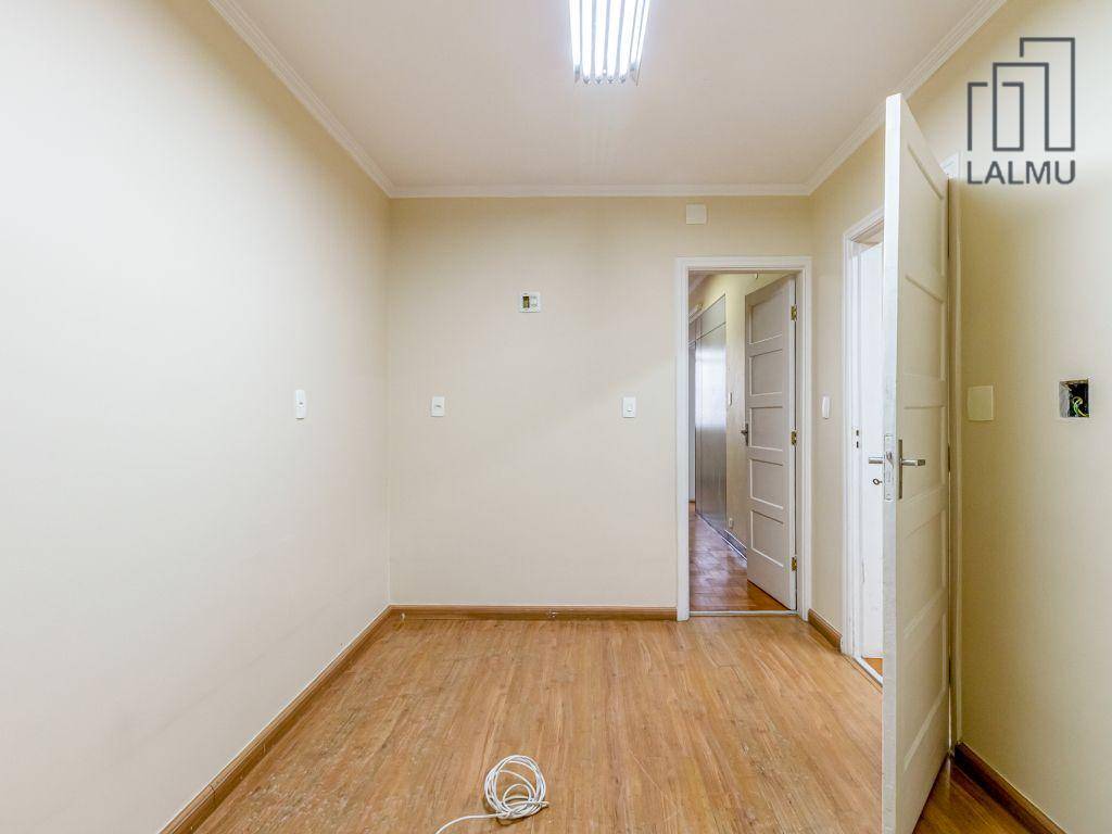 Casa para alugar com 3 quartos, 320m² - Foto 8