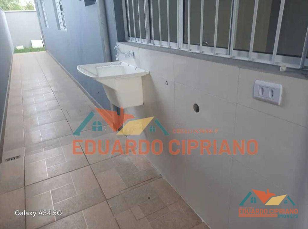 Casa à venda com 2 quartos, 62m² - Foto 2