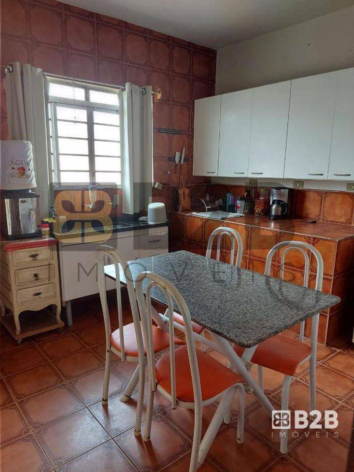 Casa à venda com 5 quartos, 232m² - Foto 8