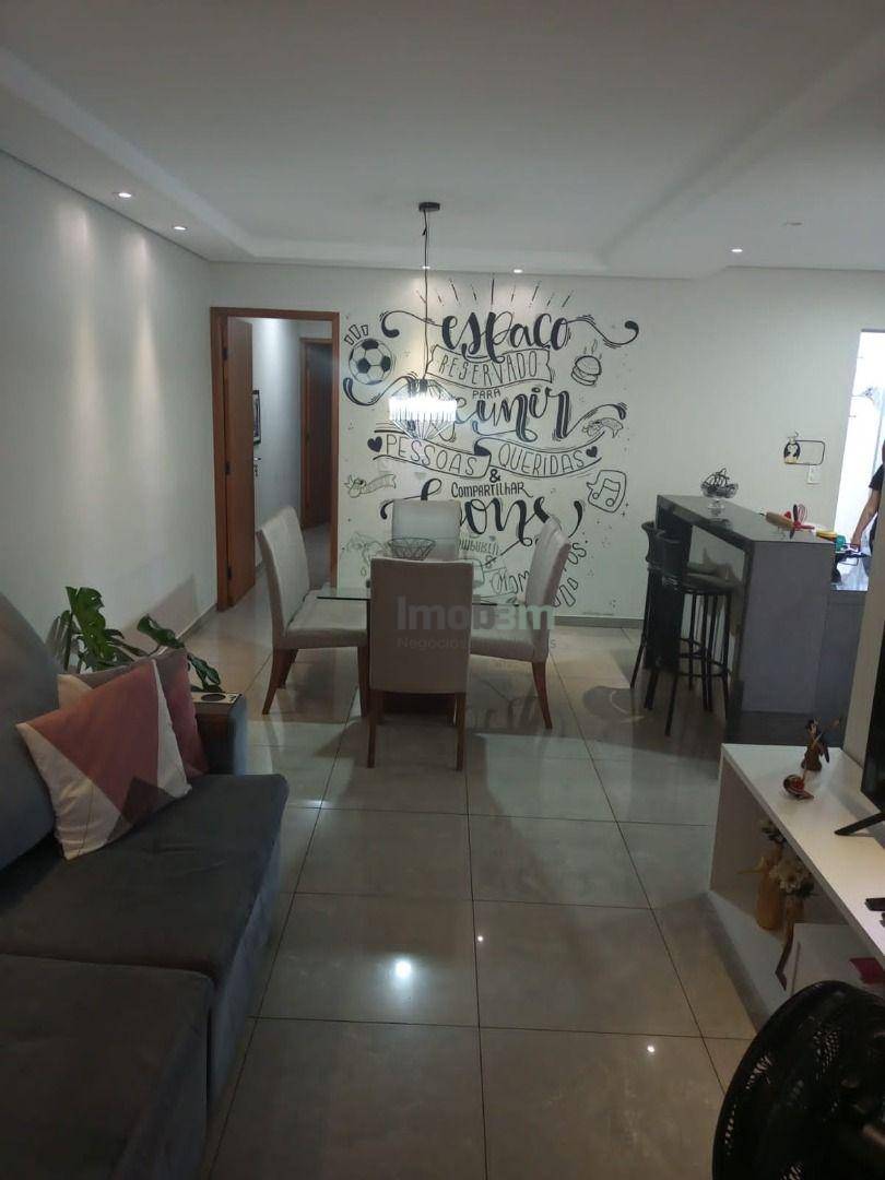 Casa à venda com 2 quartos, 80m² - Foto 3