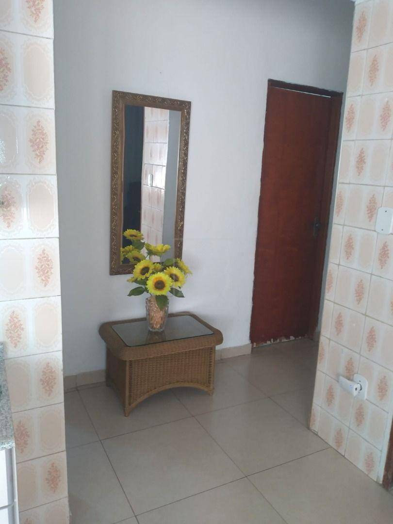 Casa à venda com 3 quartos, 208m² - Foto 2