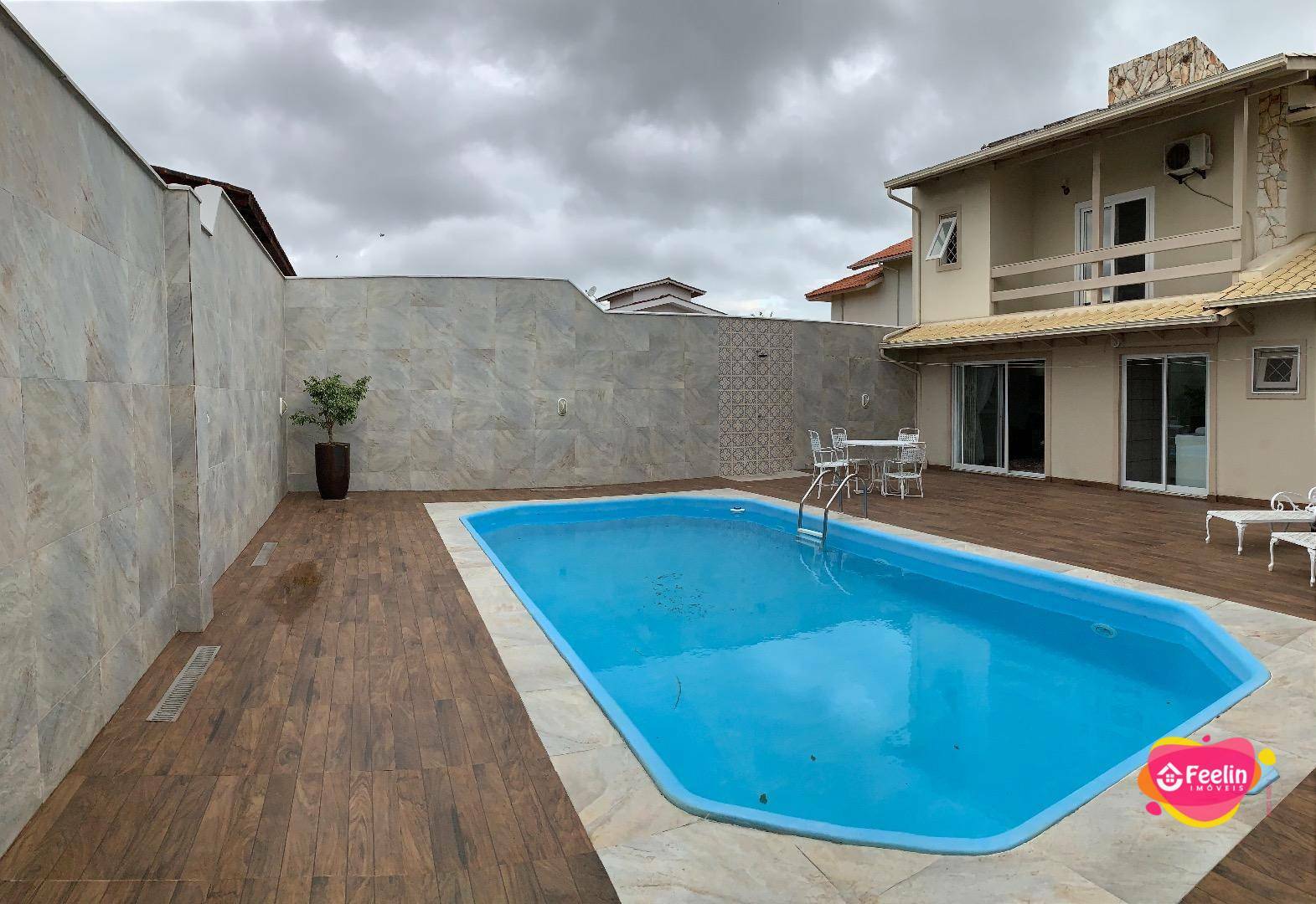 Casa à venda com 4 quartos, 250m² - Foto 3