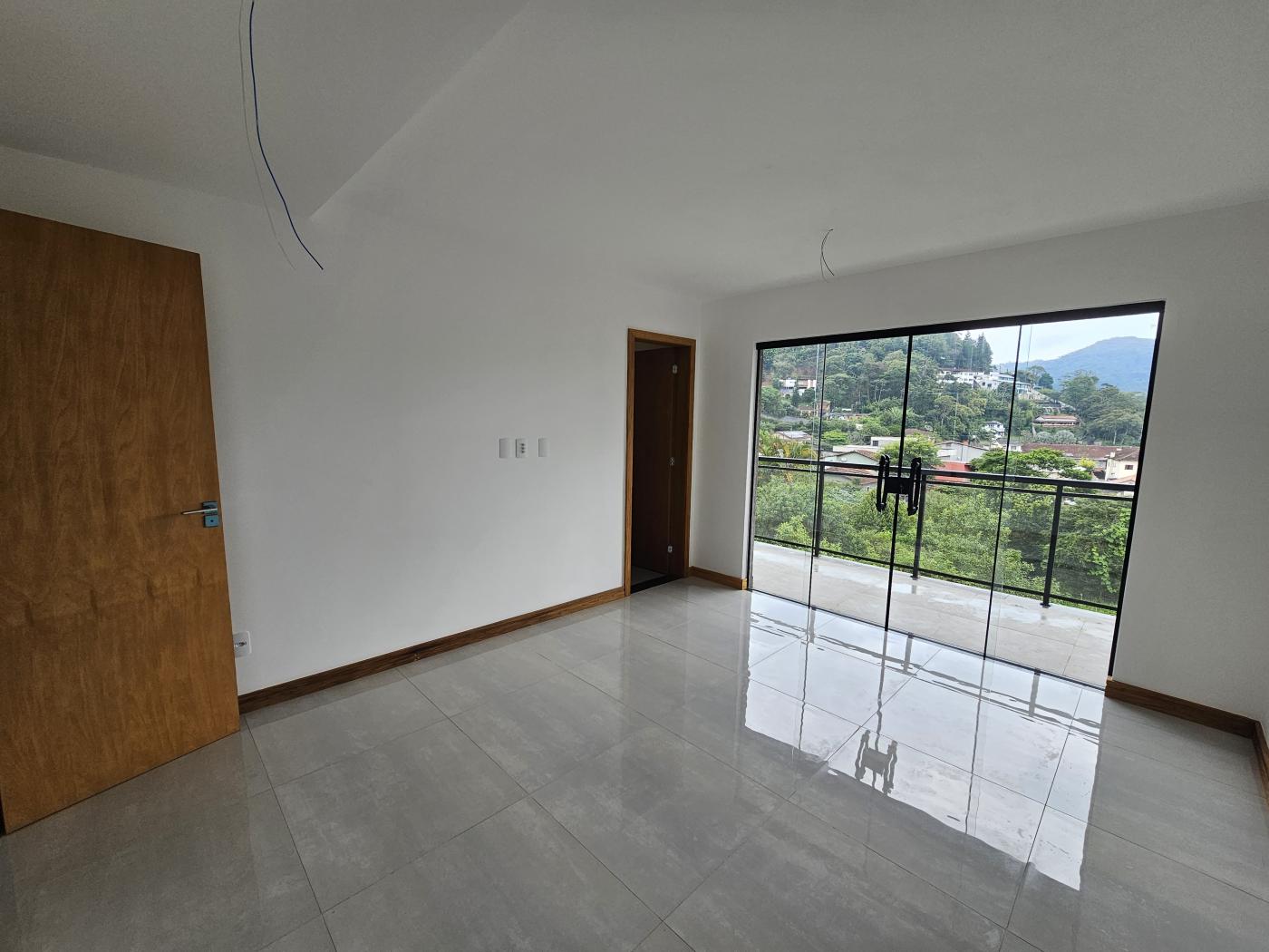 Casa à venda com 3 quartos, 104m² - Foto 1