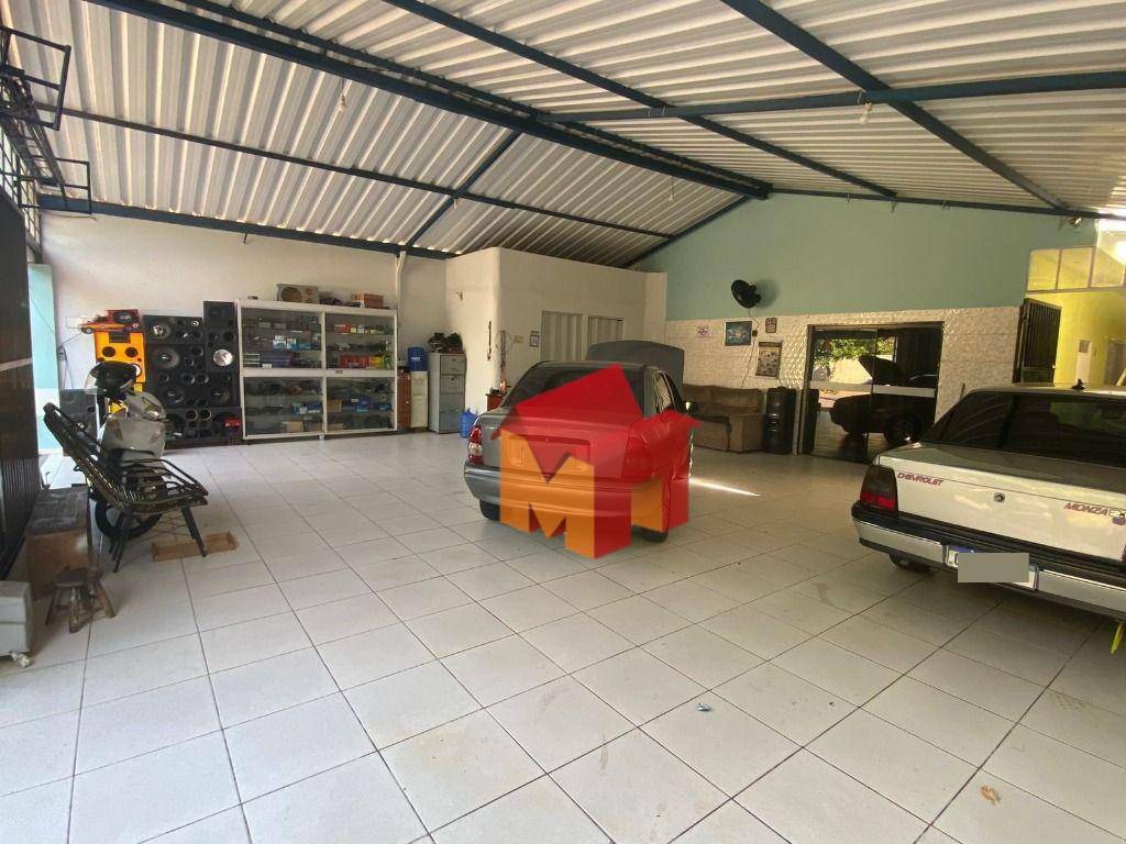 Casa à venda com 3 quartos, 240m² - Foto 2