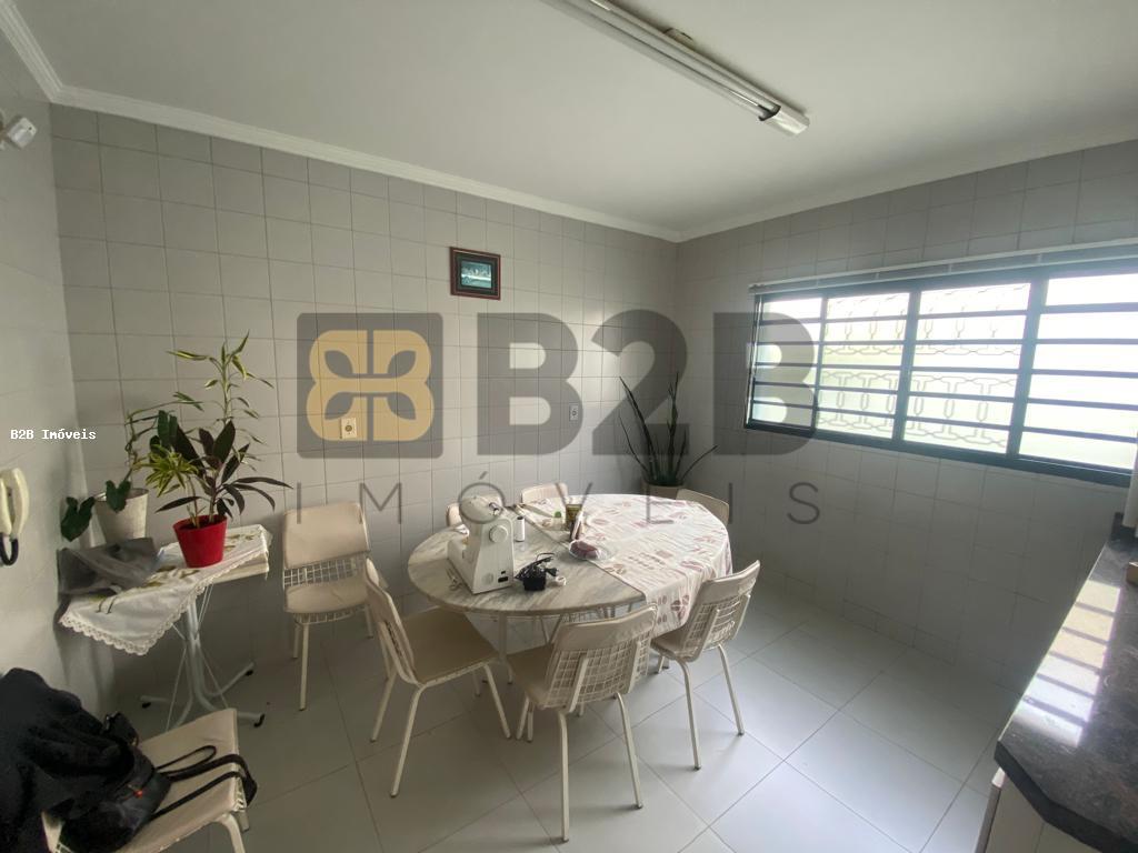 Casa à venda com 3 quartos, 328m² - Foto 9