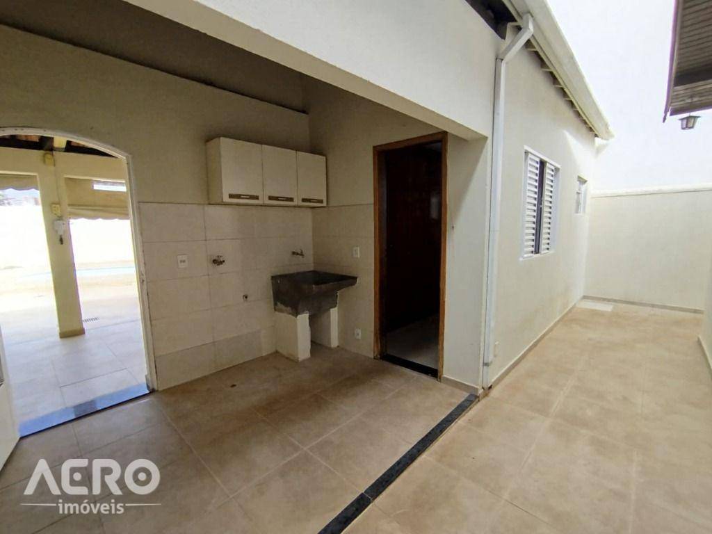Casa para alugar com 3 quartos, 200m² - Foto 23
