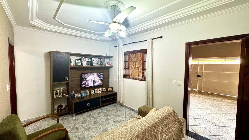 Casa à venda com 3 quartos, 155m² - Foto 3