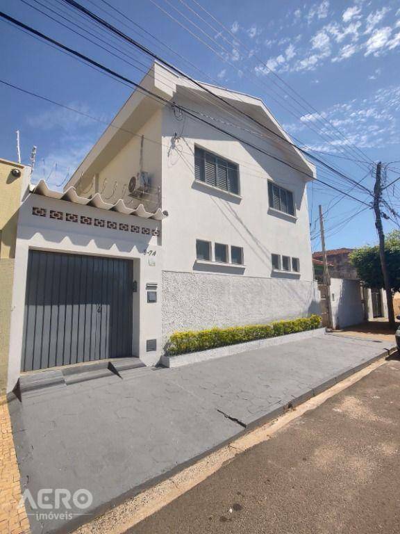 Casa à venda com 3 quartos, 150m² - Foto 1