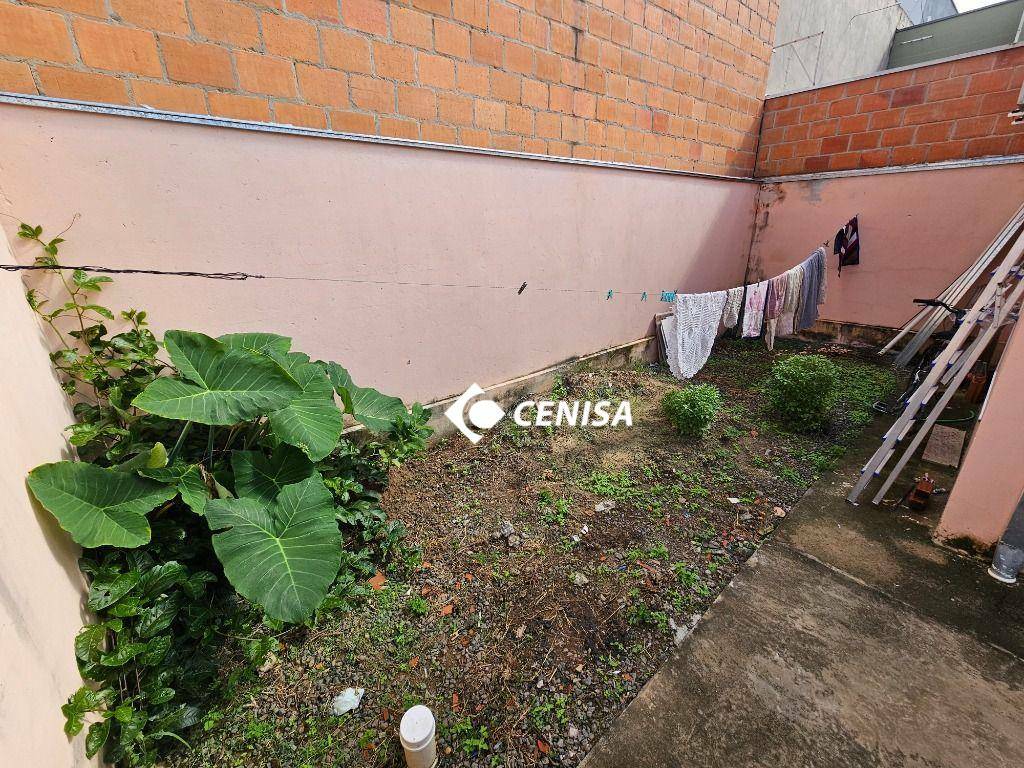 Casa à venda com 2 quartos, 68m² - Foto 12